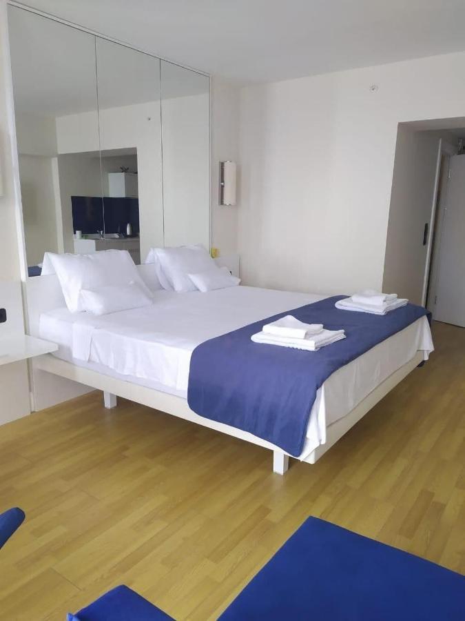 Luxury Aparthotel In Orbi City Sea View Batumi Bagian luar foto